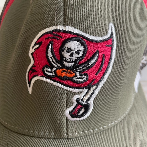 Tampa Bay Bucs Buccaneers NFL Trucker Hat Baseball Cap Reebok Infield Green Red - Picture 4 of 7
